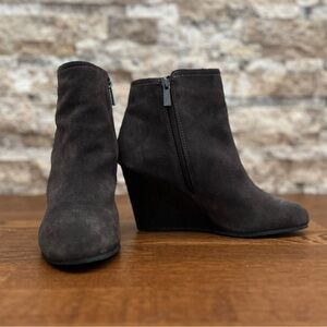 Vince Camuto Zandra Dark Brown Suede Wedge Heels Ankle Boots Size 91/2”